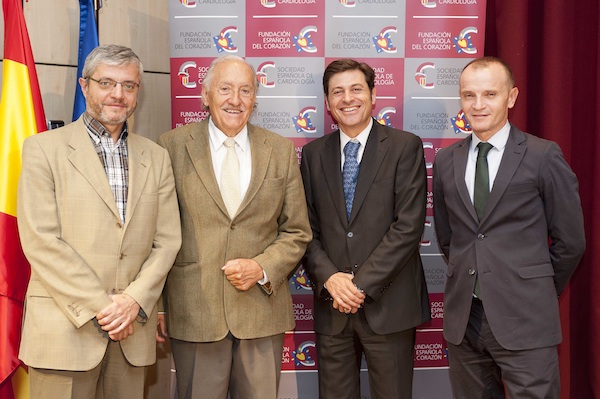 (de izquierda a derecha) Dr. Ignacio Fernández-Lozano, Dr. Leandro Plaza, D.Horacio Pérez Perdigó y Dr. José Ramón González-Juanatey